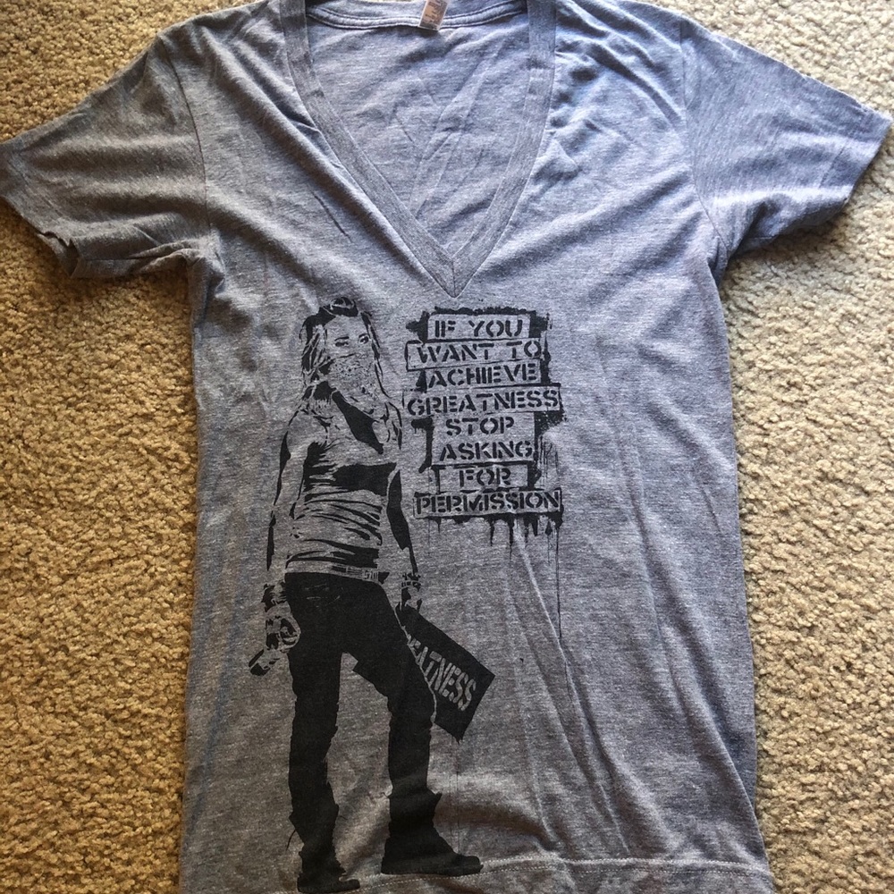 Achieve Greatness Deep V Spray Paint Girl